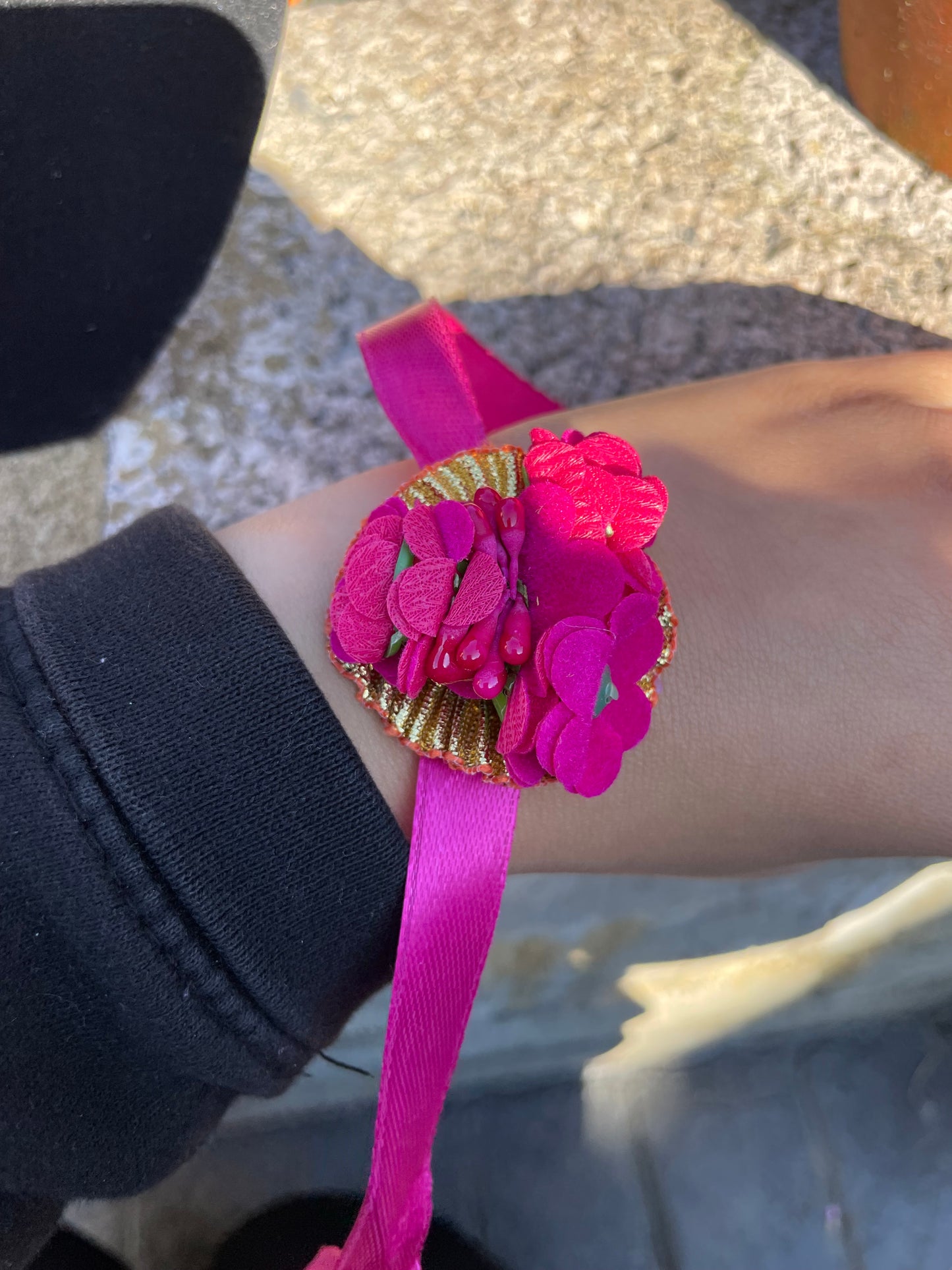 Stylish mehndi flower jewellery set includes Tikka, earrings, necklace and two bracelets