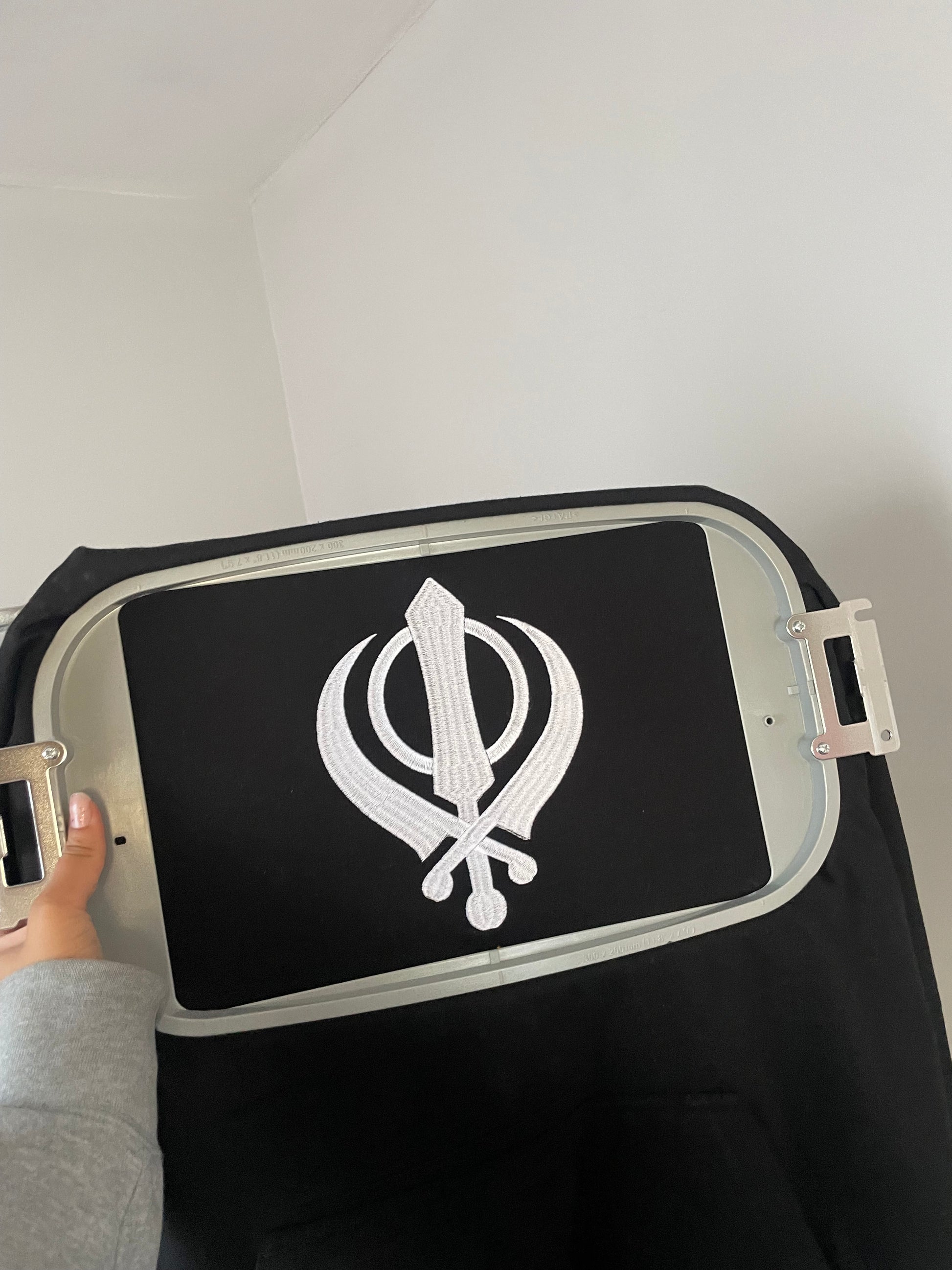 Large embroidered Khanda Hoody representing equality and strength. Made with high-quality fabric and thread, this provides both style and comfort. The perfect addition to any wardrobe for those who value tradition and fashion.